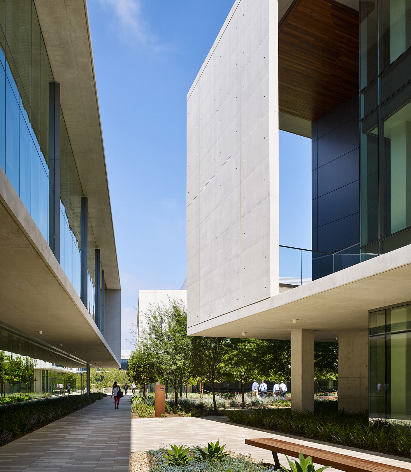 i3 Illumina outdoor courtyard in the center of campus b