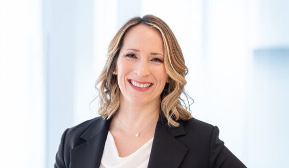 Headshot of Yanel de Angel