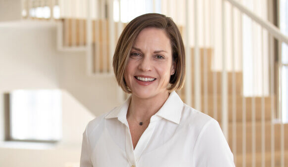 headshot of lindsey peckinpaugh