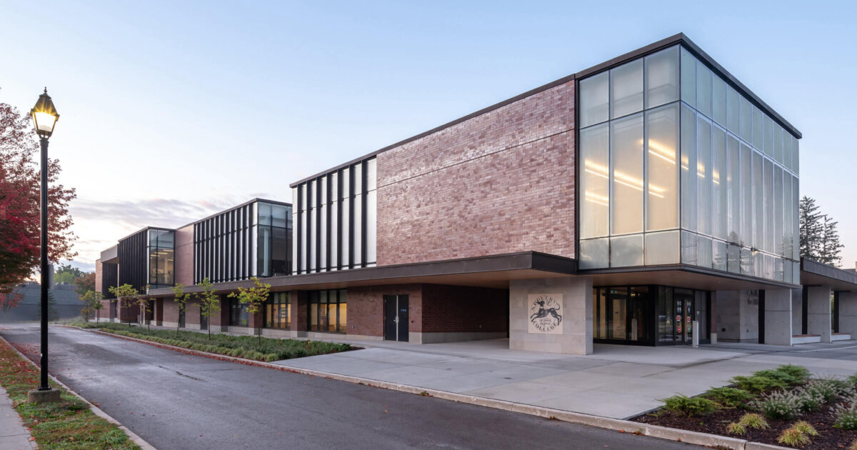 A.W.B. Alumni Centre For Athletics And Student Life – Perkins&Will