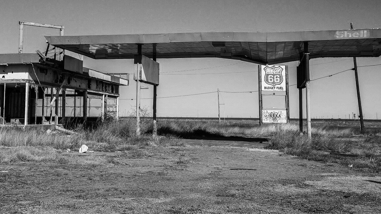 Abandoned Shell Station on Route 66