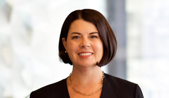 headshot of laura morris