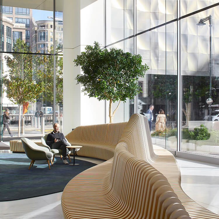The EBRD’s lobby is brilliantly daylit and features a custom designed seating area whose sinuous shape is reminiscent of the River Thames. Patterns from nature and references to geography are seen throughout the headquarters’ 13 floors, which are also home to nearly 3,000 plants and trees.