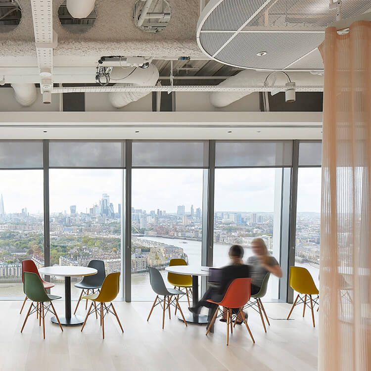 Each space has its own unique identity and offers flexibility for different working styles and the various events that the EBRD hosts. For example, this seating area by the café on level 24 allows for solitary work or informal collaboration. (Photo Source: EBRD)