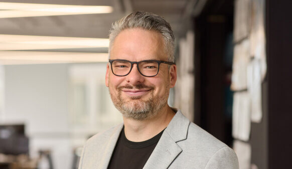 Headshot of Robert Van Lin