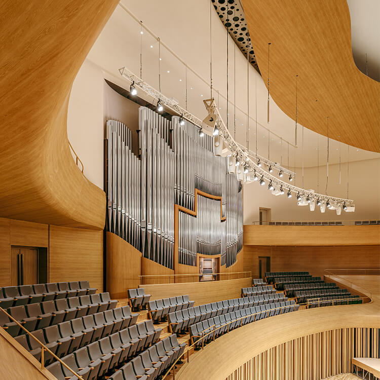 Concert hall pipe organ