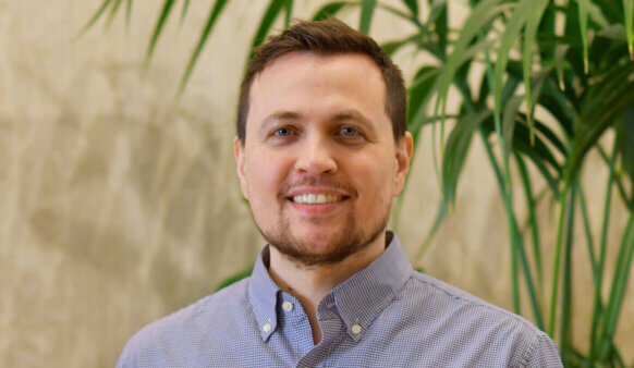 headshot of alei zanoni
