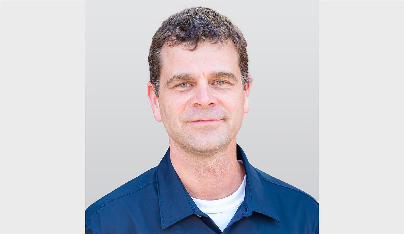 Headshot of David Pascu.