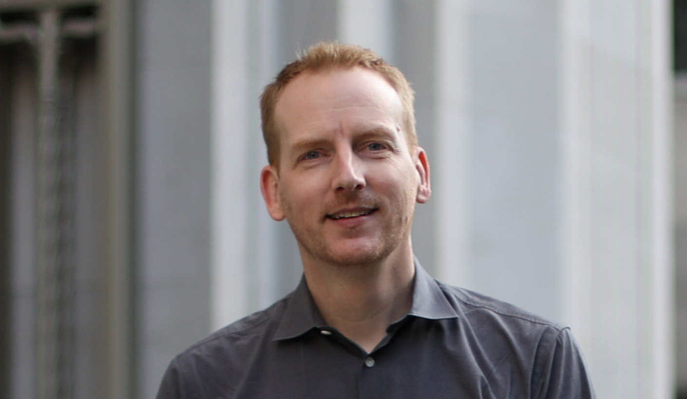 Headshot of Peter Knutson.