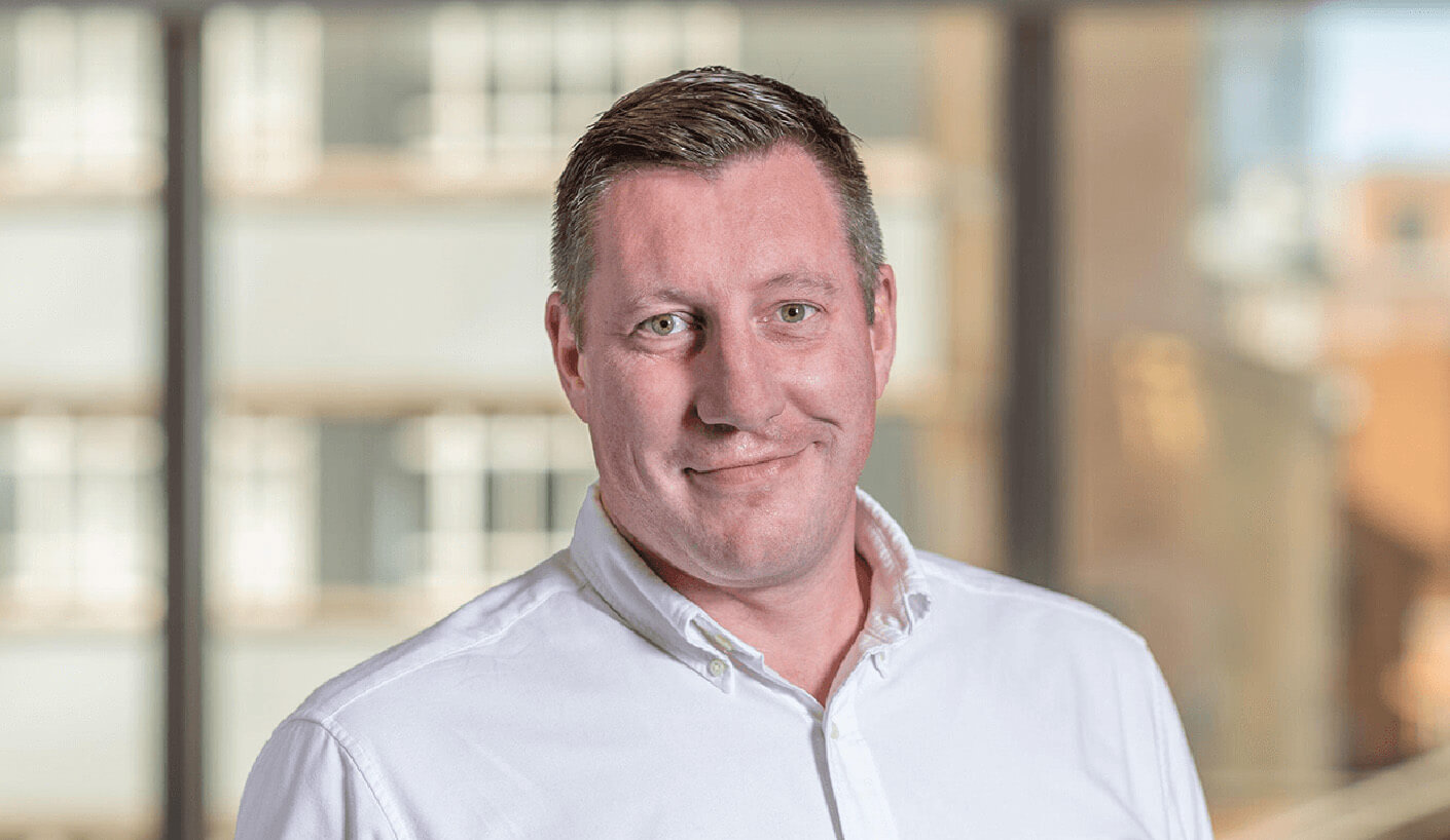 headshot of dave sewell.