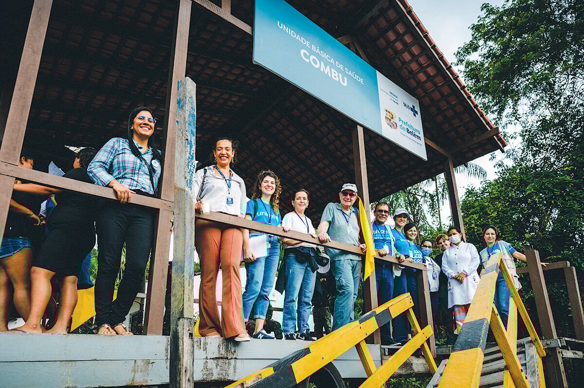 Group at Combu health unit entrance in Brazil.