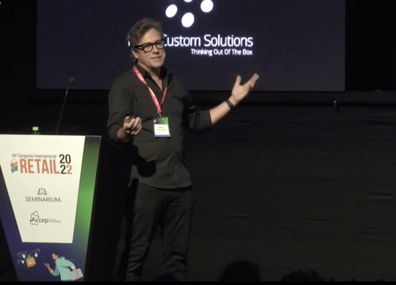 Speaker presenting at the 19th International Retail Congress 2022, discussing innovative solutions at a conference.